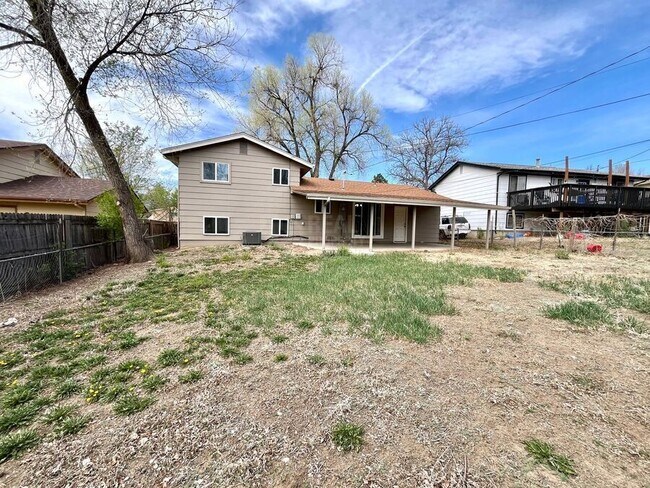 Building Photo - 2123 Fernwood Dr