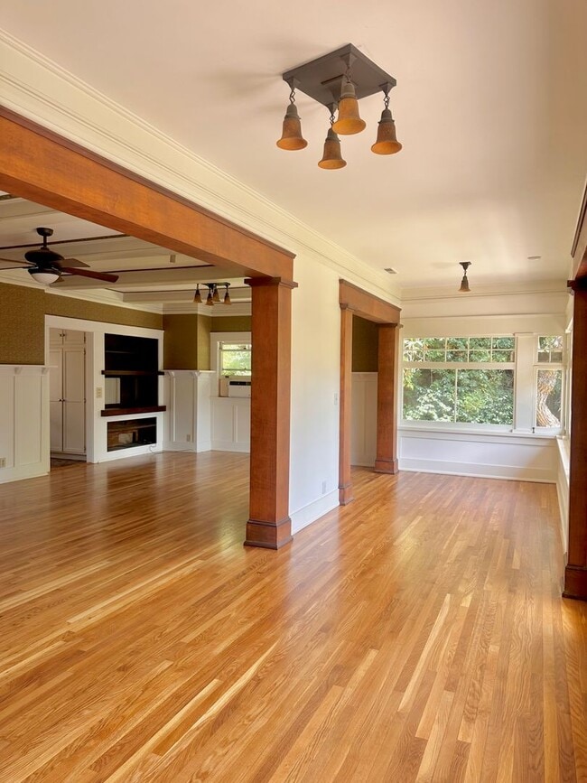 Building Photo - Meticulously Restored 1920s Craftsman on a Private, Hedged Lot | Pet Friendly!