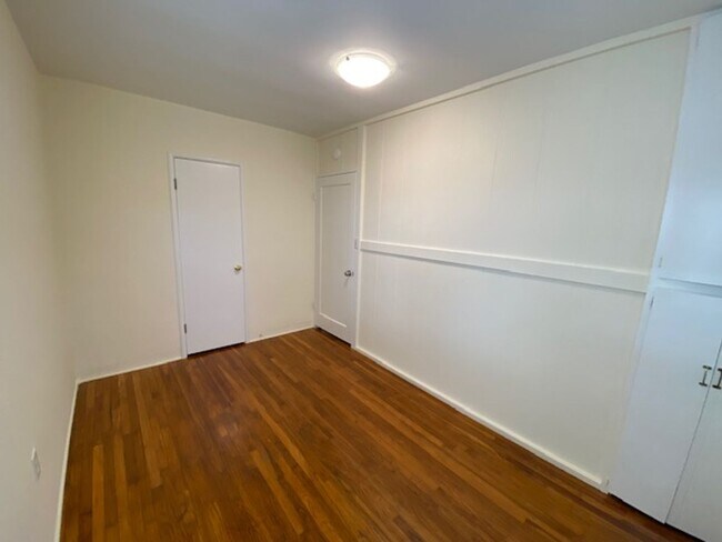 Building Photo - 916 Lighthouse Ave