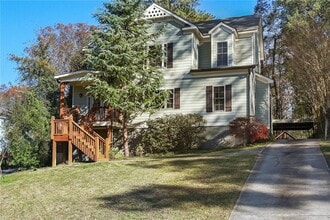 Building Photo - 1084 Country Ln NE