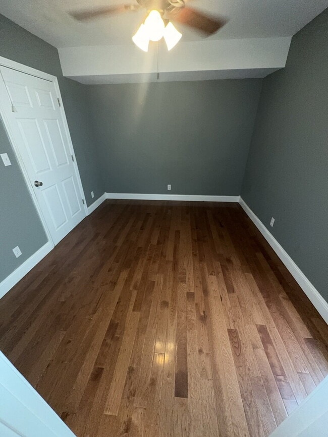 Building Photo - 608 N Parkwood Ln