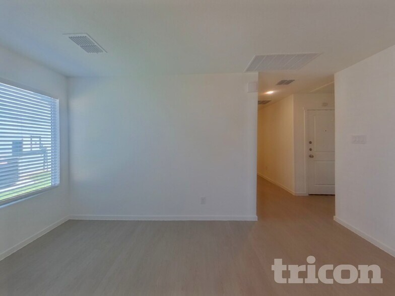 Building Photo - 3028 Yellow Pne Ave