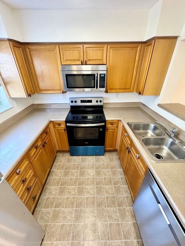 Building Photo - 2-bedroom Mathews Townhome