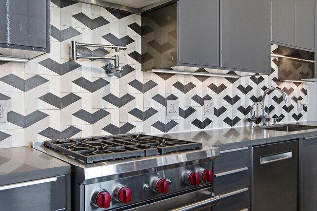 Building Photo - 60 Rausch St