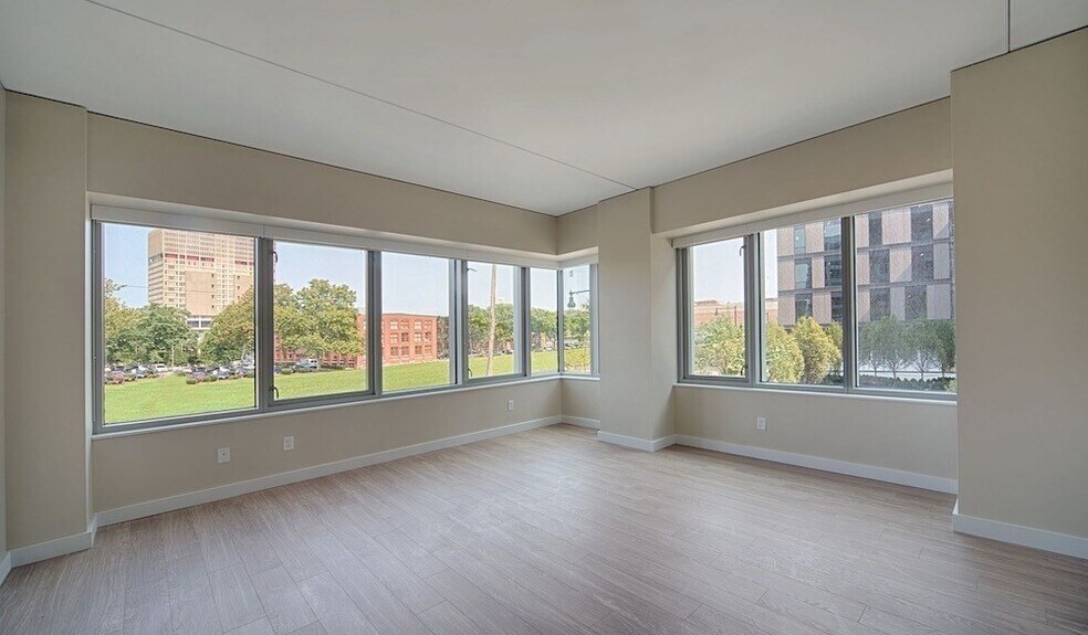 Building Photo - 275 3rd St