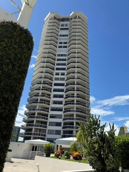 Building Photo - 20185 E Country Club Dr