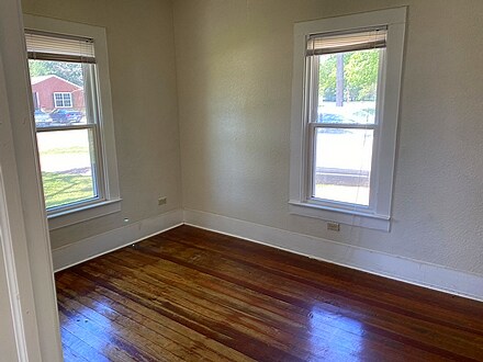 Building Photo - 1016 W Jefferson St