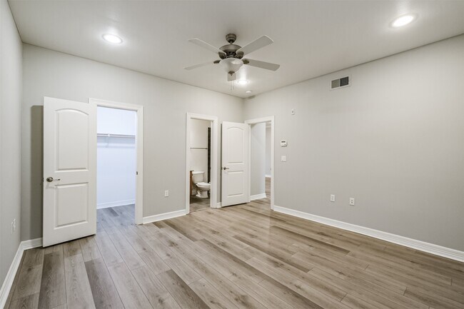 Building Photo - 3501 Chenevert St