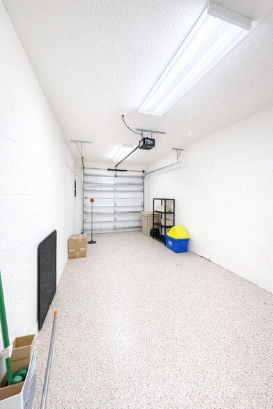 Building Photo - 9315 Bridgeport Dr