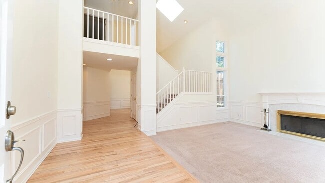 Building Photo - 4Bd/2.5Ba Bellevue House