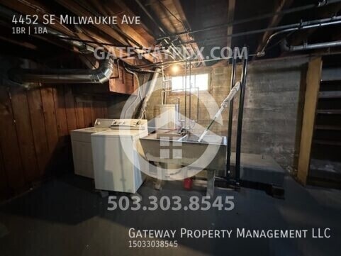 Building Photo - 4452 SE Milwaukie Ave