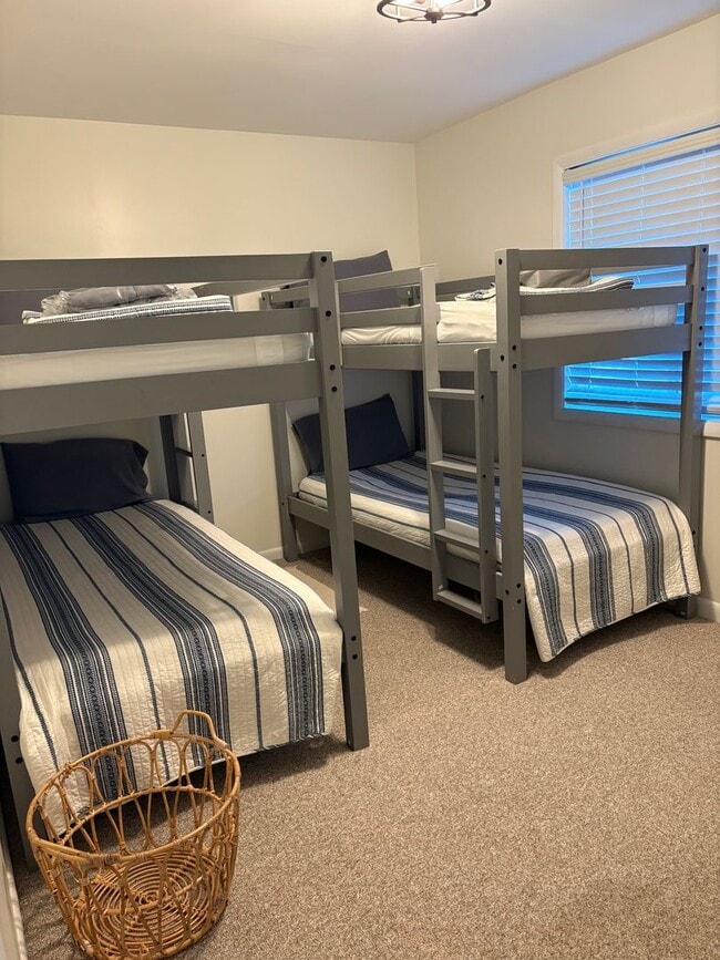 Building Photo - 2 Bedroom 2 Bath (+Bonus Bedoom) in Kill D...