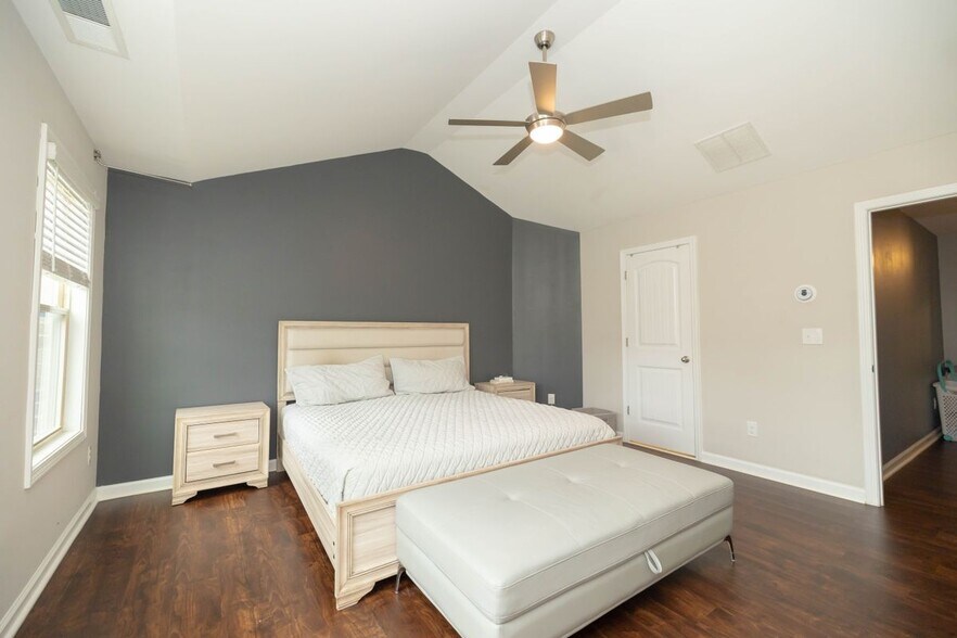 Building Photo - 7245 Heritage Oak Ct