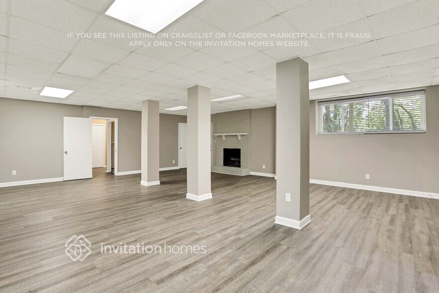 Building Photo - 6679 Chaparral Dr