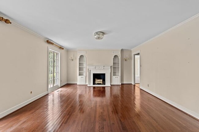 Building Photo - 221 Magnolia Ln