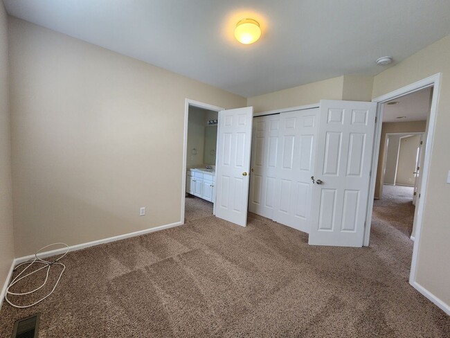 Building Photo - Great Saddle Rock Heights Home! 5 Bedroom ...