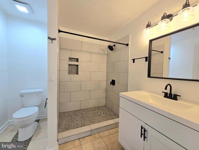 Building Photo - 9720 Lake Point Ct
