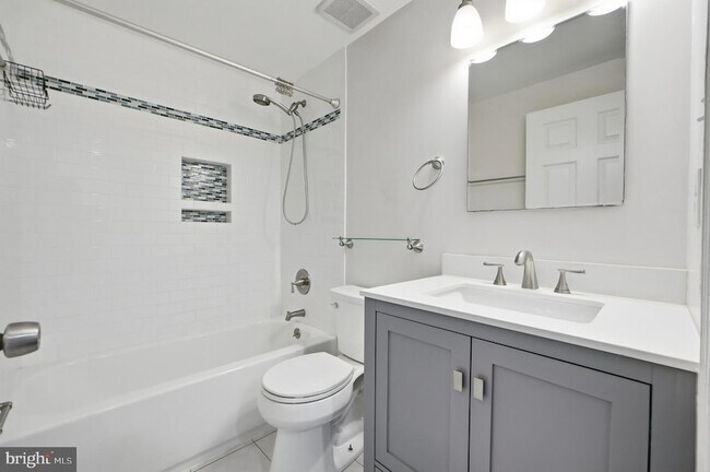 Building Photo - 7 Leatherwood Ct
