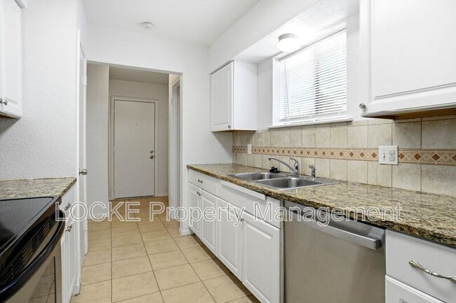 Building Photo - 924 Wisteria Way