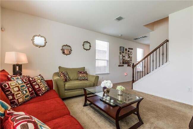 Building Photo - 6729 Horseshoe Pond Dr