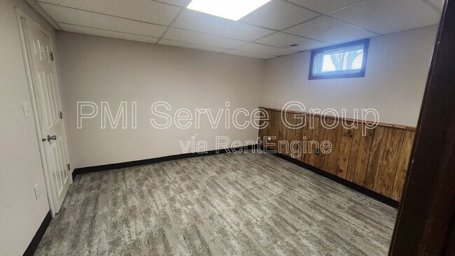 Building Photo - 229 Hickory St