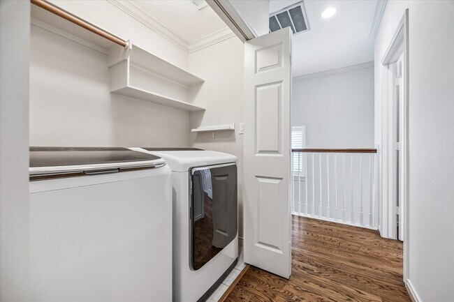 Building Photo - 1811 Devonshire Crescent