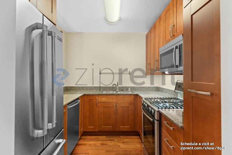 Building Photo - 700 Chiquita Ave