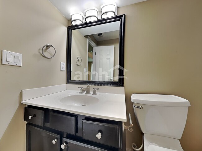 Building Photo - 6105 Braidwood Ct