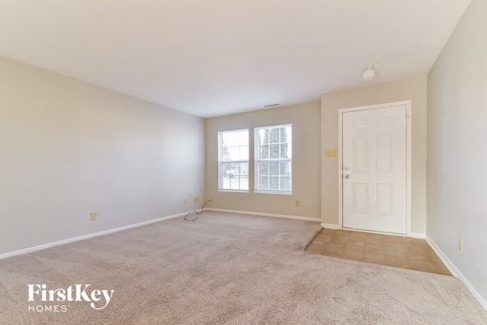Building Photo - 723 Sedgewick Ln