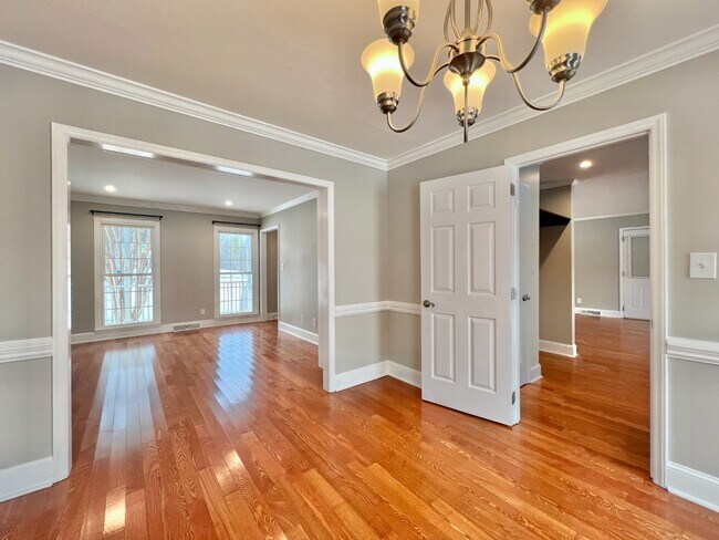 Building Photo - SPACIOUS INSIDE AND OUT!