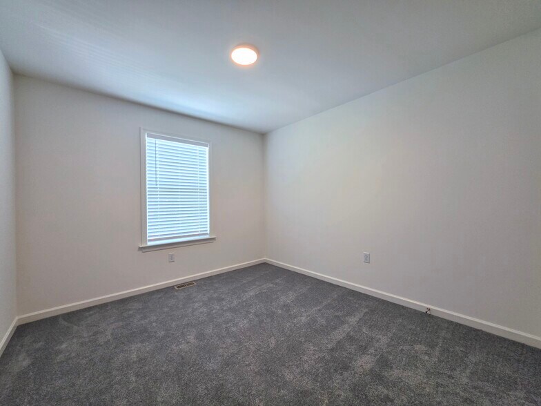 Building Photo - 2449 Spring Water Cir