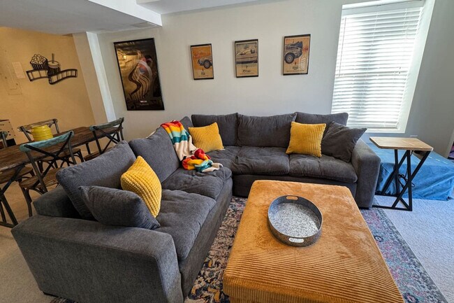 Building Photo - 9414 Grant Ave