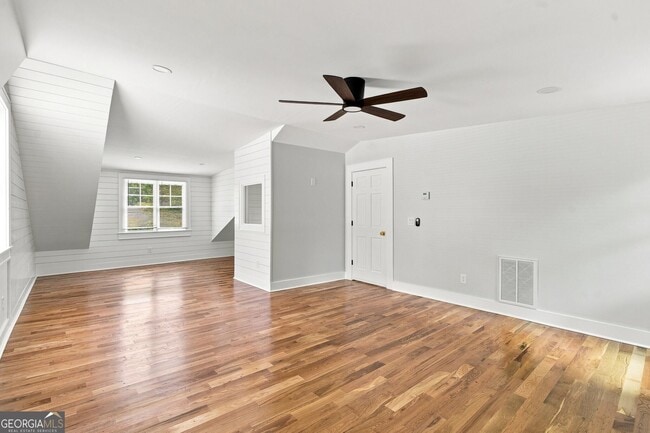 Building Photo - 884 Vedado Way NE