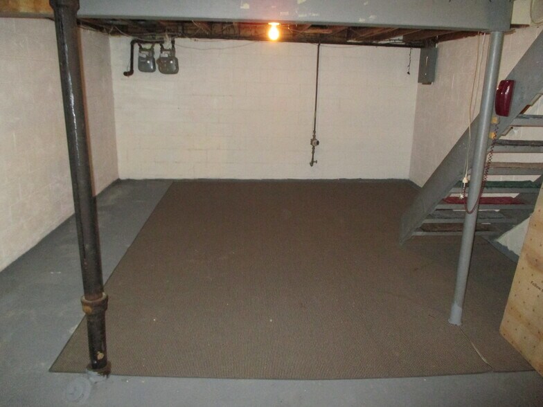 Building Photo - 234 E 33rd St