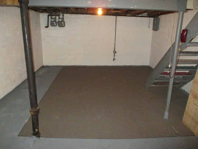 Building Photo - 234 E 33rd St