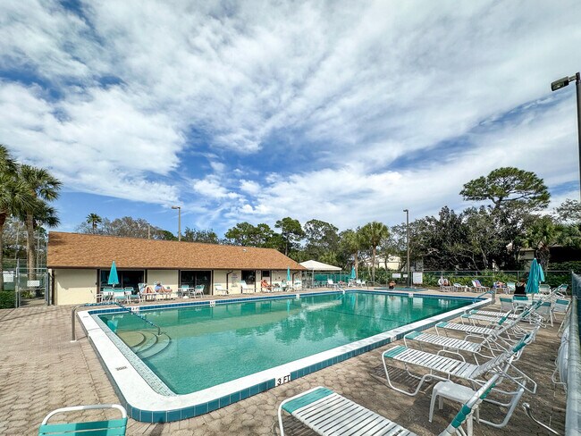 Building Photo - 1575 SW Silver Pine Way