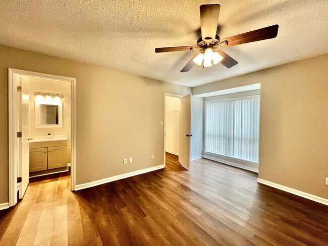 Building Photo - 11084 Harrowfield Rd