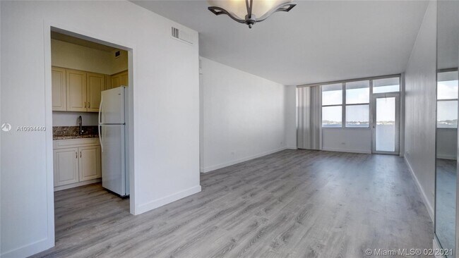 Building Photo - 7441 Wayne Ave