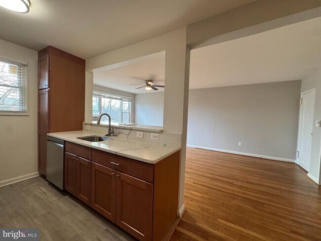 Building Photo - 500 S Courthouse Rd