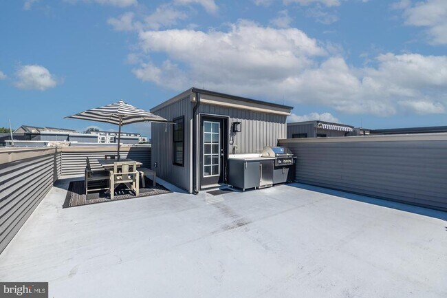 Building Photo - 300 Squire Dr