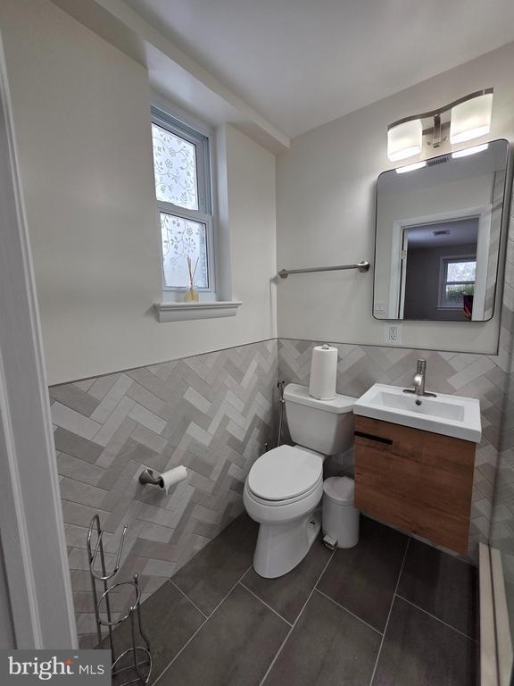 Building Photo - 8140 Drayton Ln