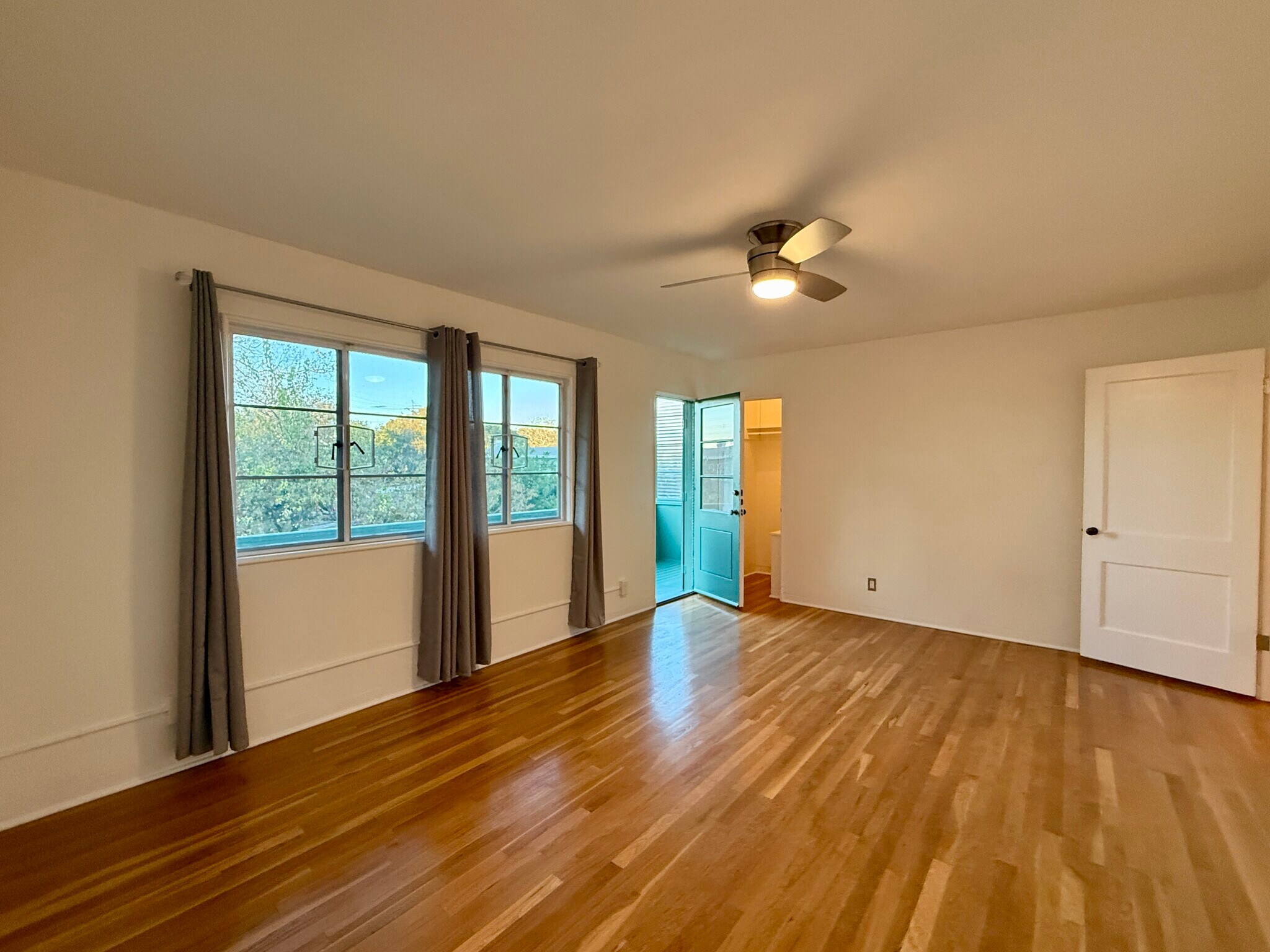 Building Photo - 5560 Village Grn