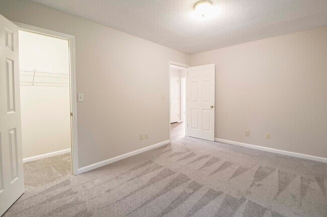 Building Photo - 2825 US-41