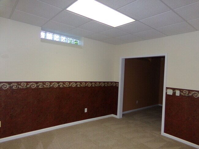 Building Photo - Beautiful 3 Bed 3.5 Bath Xenia Home!