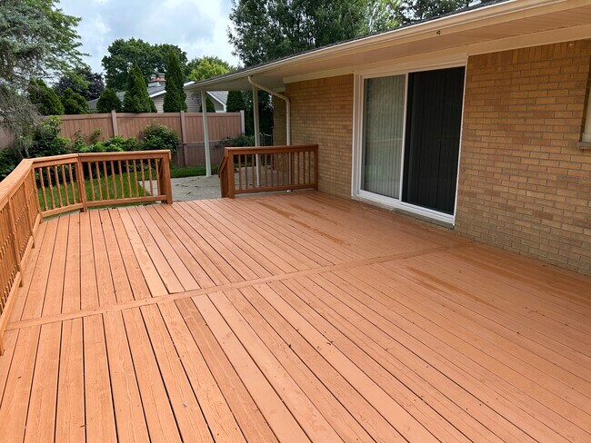 Building Photo - 3754 Hi Villa Dr