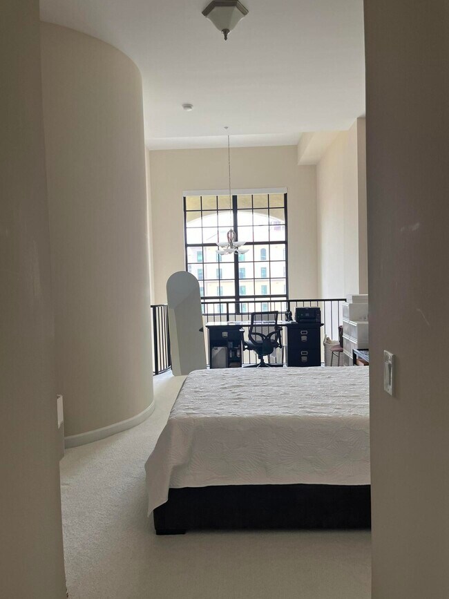 Building Photo - 801 S Olive Ave