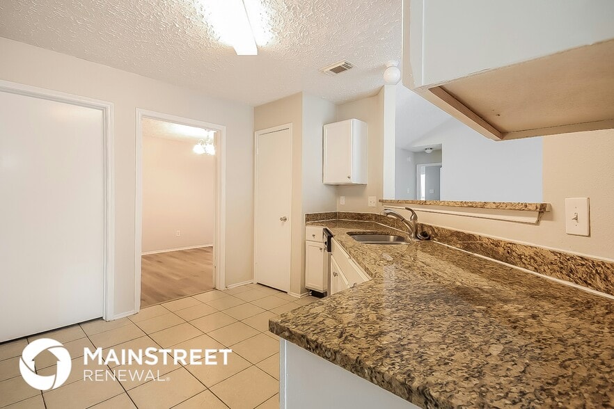 Building Photo - 7003 Oakmantle Dr