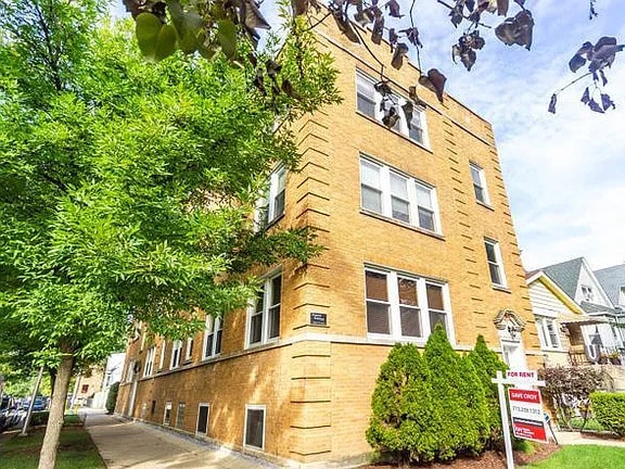 Primary Photo - 3036 W Cullom Ave