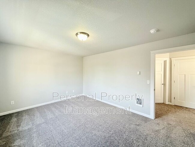 Building Photo - 12600 NE 49th St