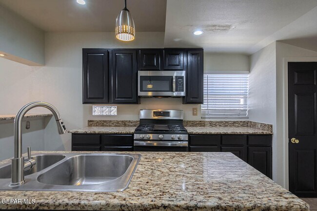 Building Photo - 3611 Yandell Dr